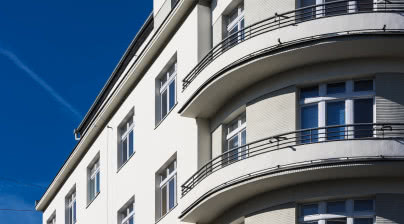 Przypominają kształtem transatlantyki! Modernistyczne budynki Gdyni zachwycają oryginalnym kształtem